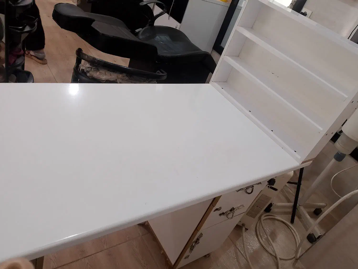 میز کاشت ناخن|آرایشگاه و سالن‌های زیبایی|مریوان, |دیوار