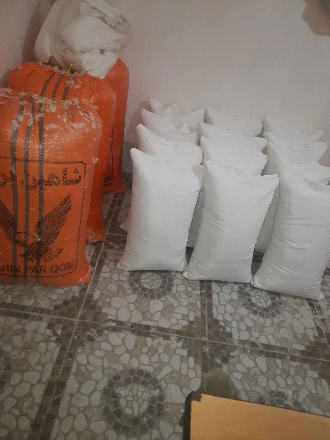 زیر گوشی پر|رختخواب، بالش، پتو|کوهدشت, |دیوار