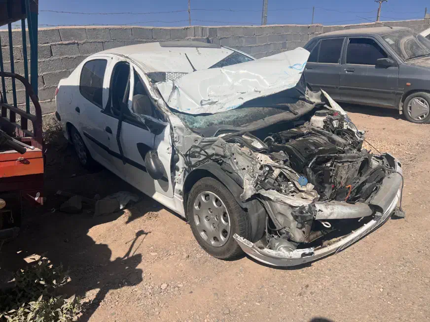 پژو 206 sd مدل ۹۶ تصادفی|خودرو سواری و وانت|قم, خداکرم|دیوار