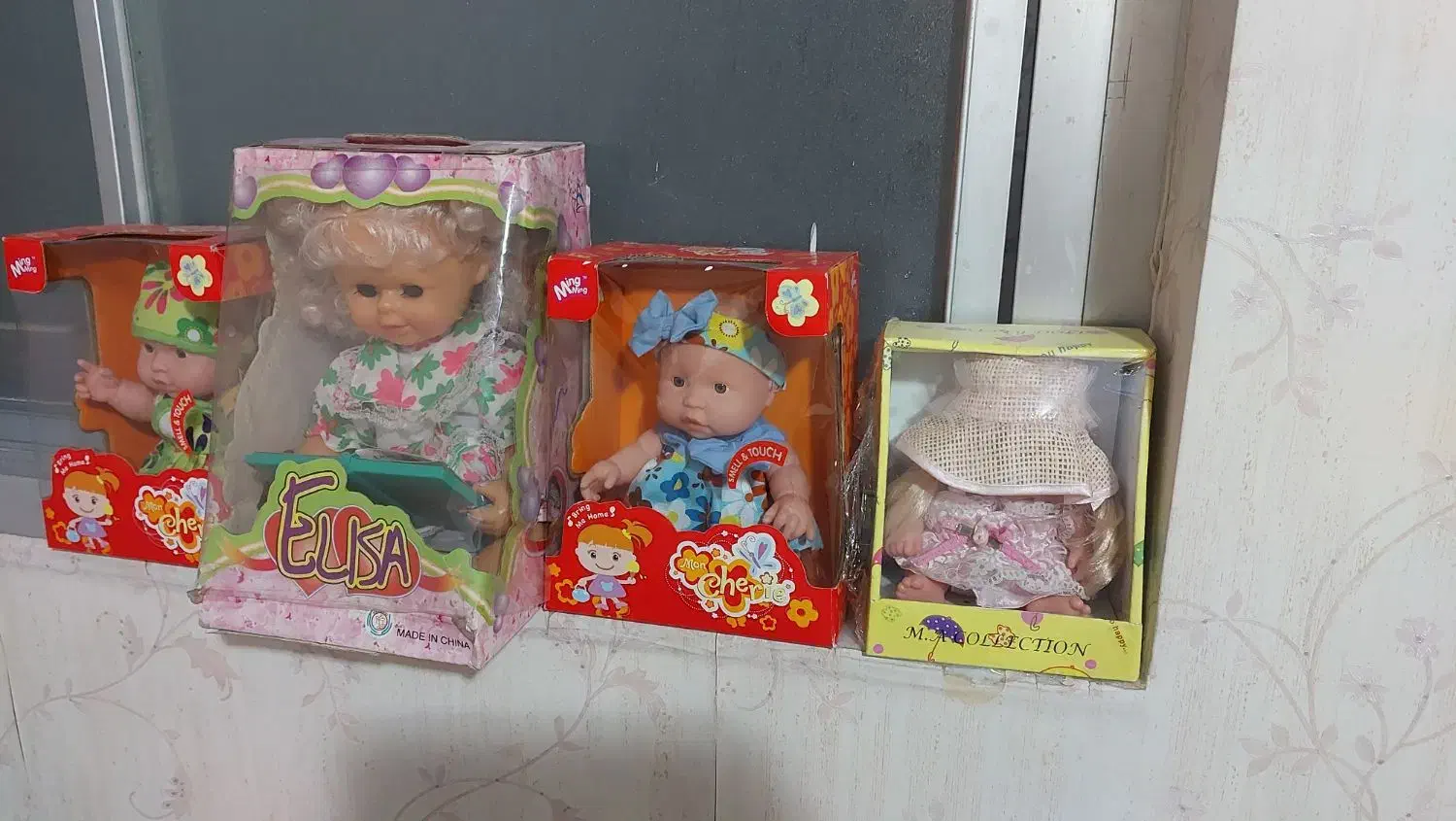 تعداد زیادی عروسک|اسباب‌بازی بچه|شیراز, غدیر جنوبی|دیوار