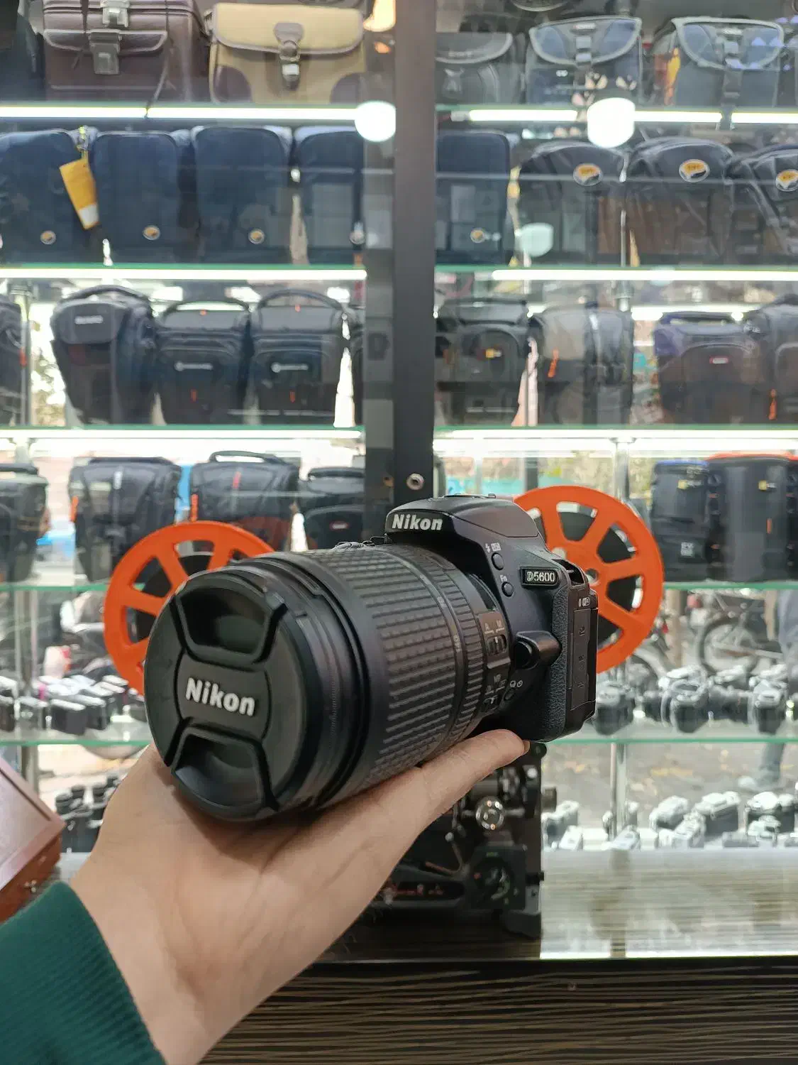 Nikon 5600 lens 18-140|دوربین عکاسی و فیلم‌برداری|تهران, پامنار|دیوار