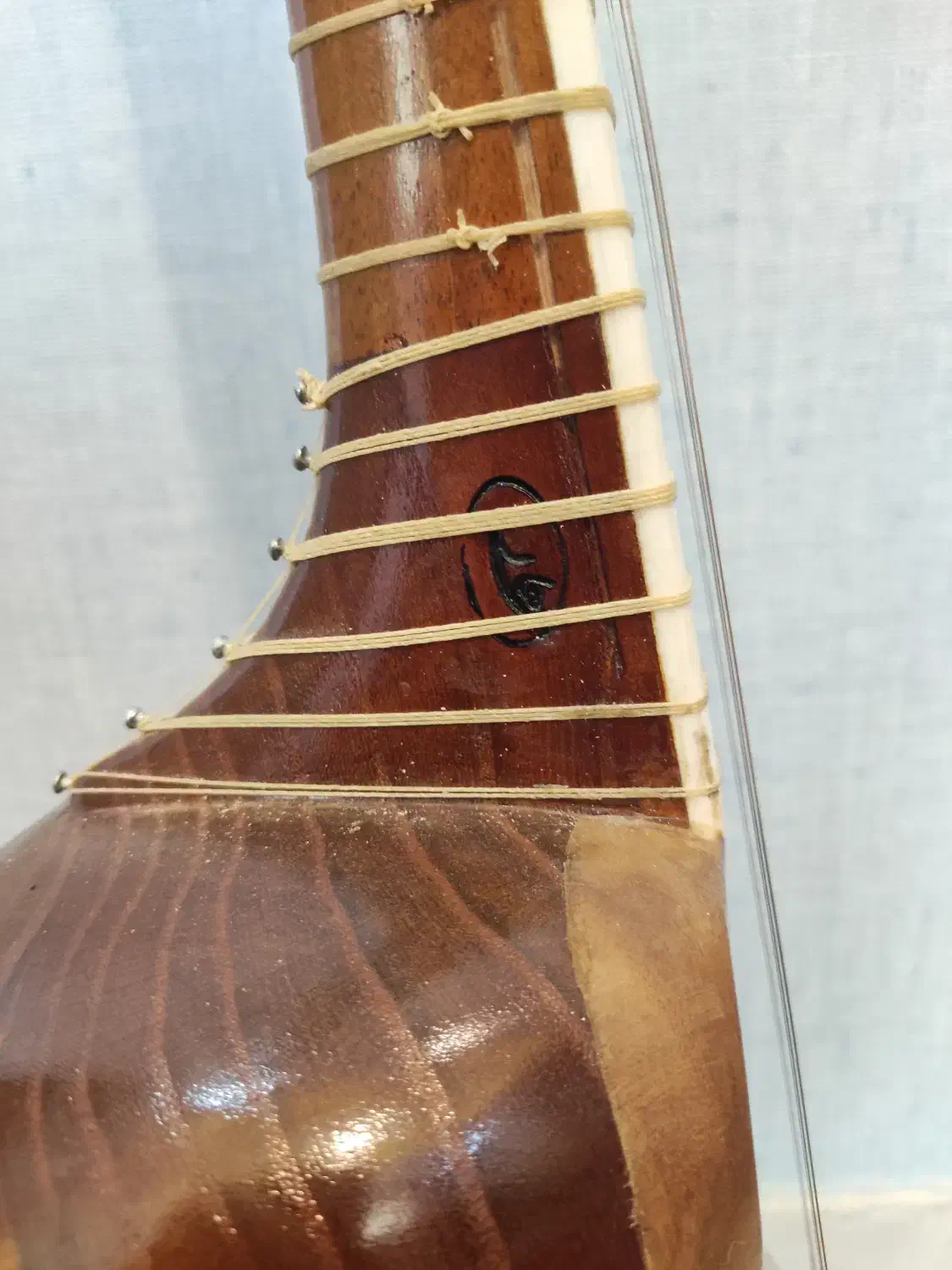 ساز تار|سازهای سنتی|کرمانشاه, |دیوار