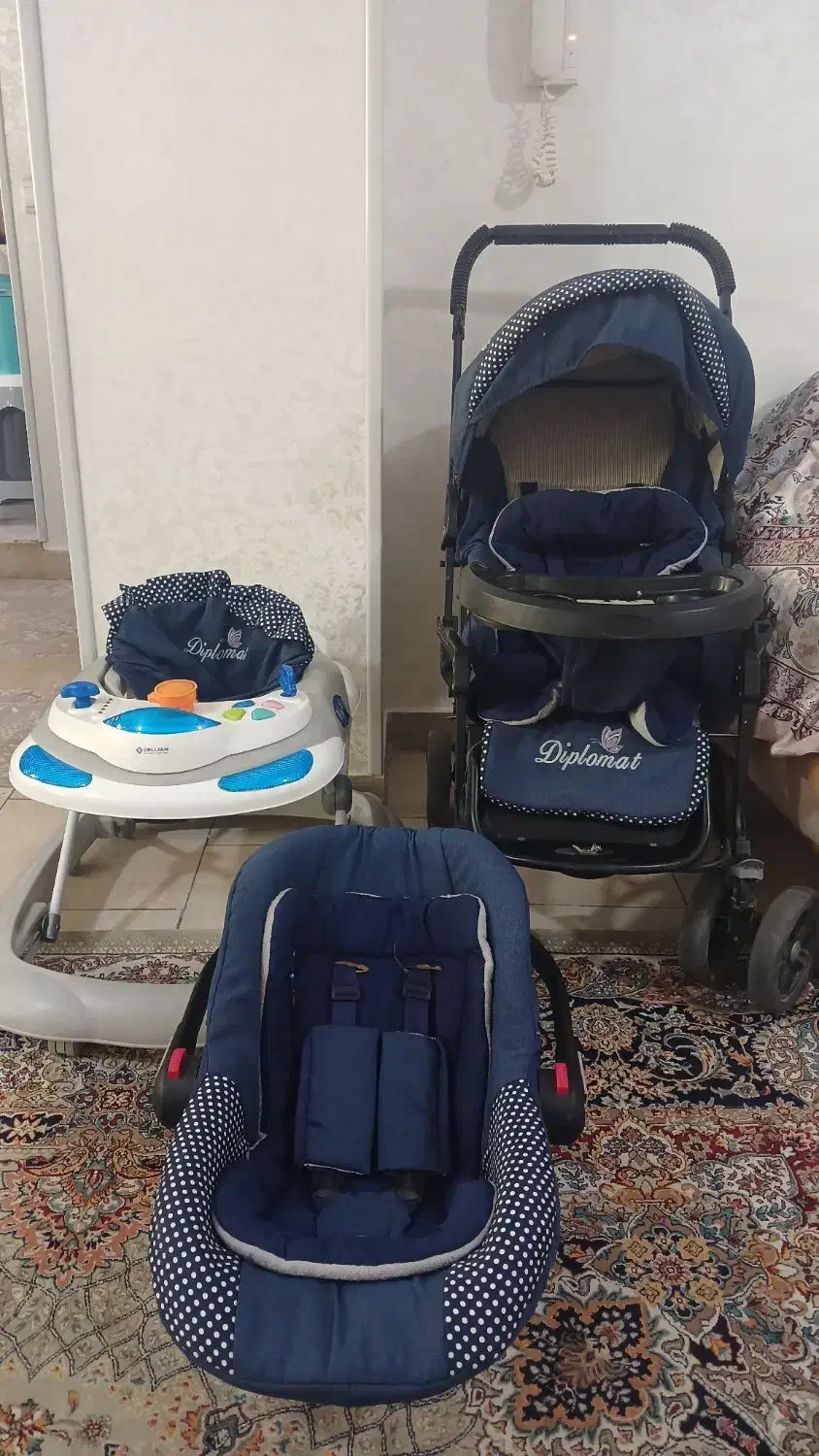 کالسکه|کالسکه و لوازم جانبی|کرج, حصارک بالا|دیوار