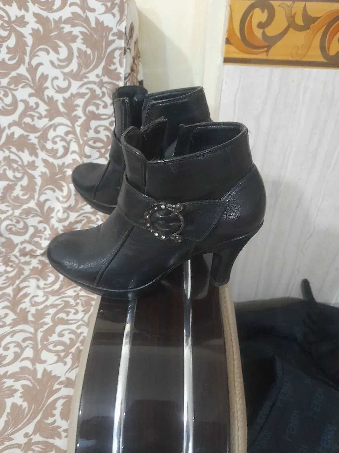 بوت زنانه|کیف، کفش، کمربند|میانه, |دیوار