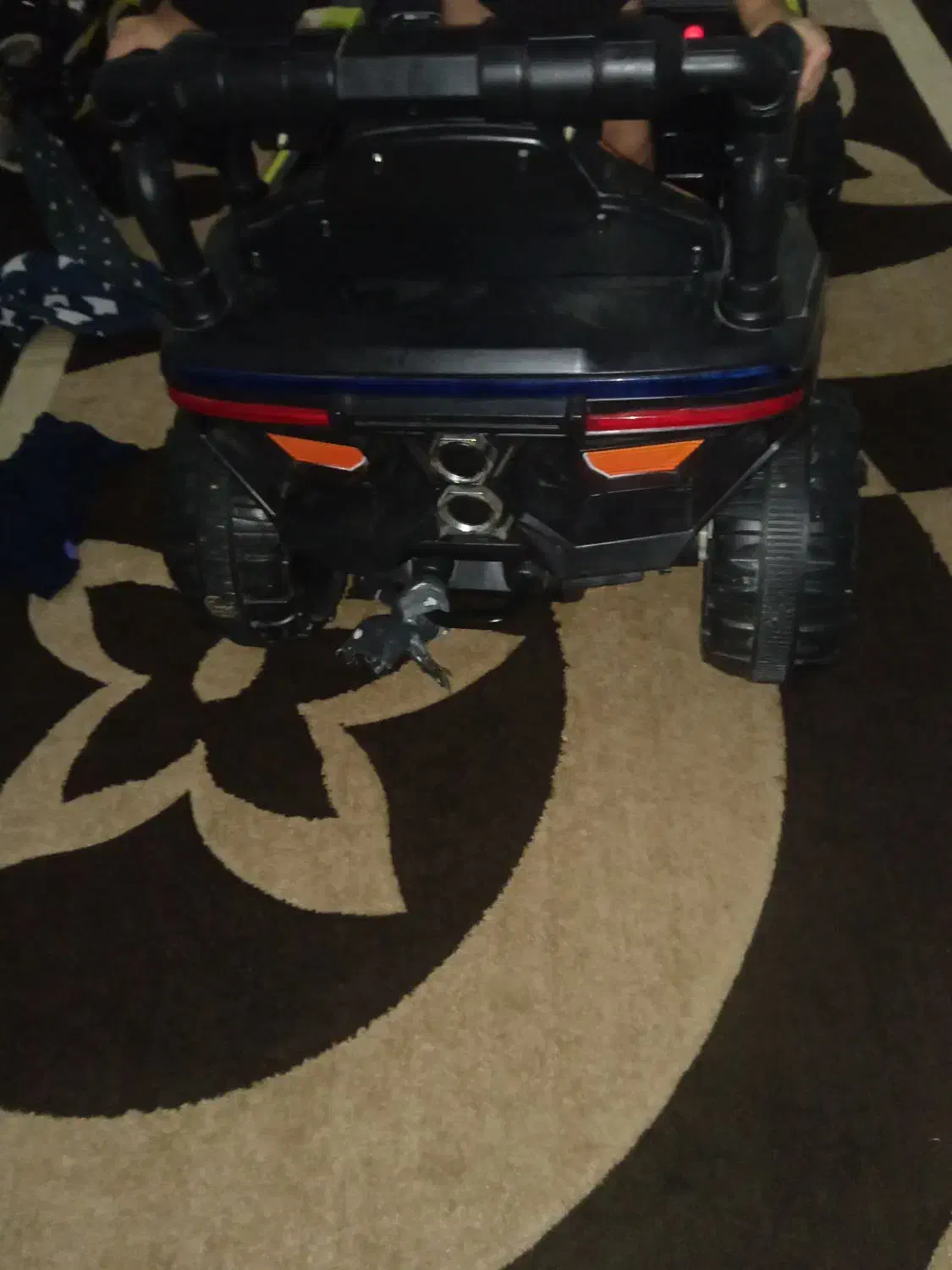 ماشین شارژی صندلی چرم|اسباب‌بازی بچه|رشت, استقامت ۱|دیوار