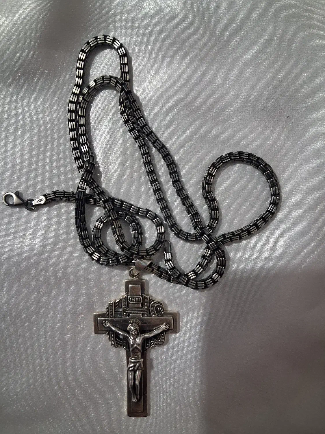 زنجیر و آویز نقره|جواهرات|شیراز, پانصد دستگاه ارتش|دیوار