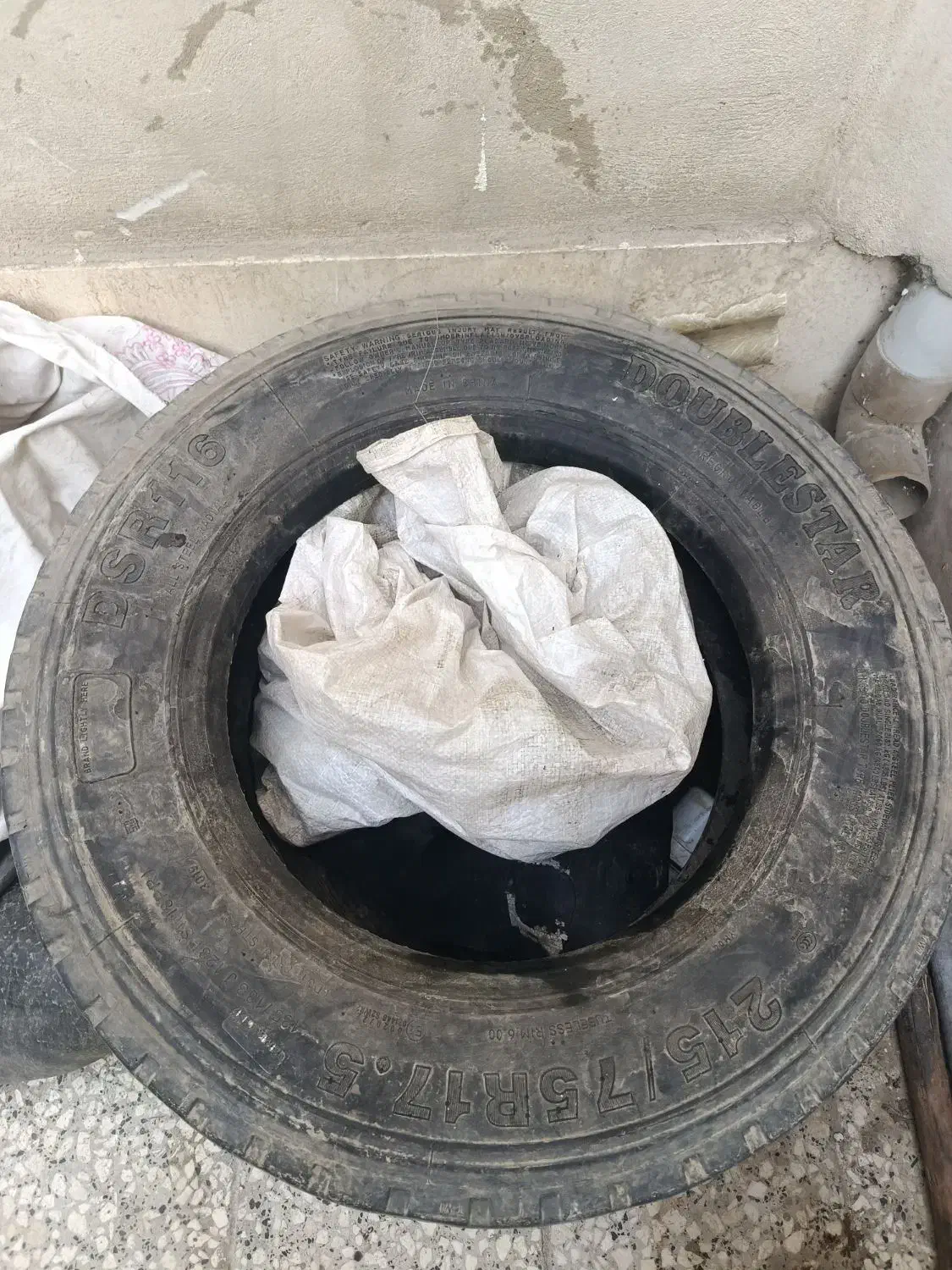 لاستیک نیسان باک|قطعات یدکی و لوازم جانبی|مشهد, کشف|دیوار