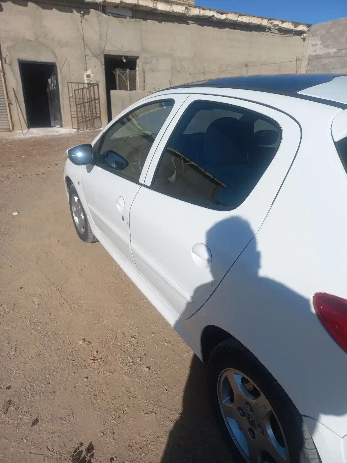 ۲۰۷ سقف شیشه ای بدون رنگ|خودرو سواری و وانت|همدان, |دیوار