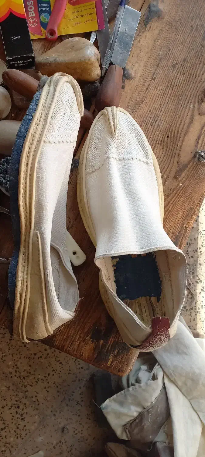 گیوه ملکی نجفآباد. حاج عباس سرباز|کیف، کفش، کمربند|نجفآباد, ریاضی|دیوار