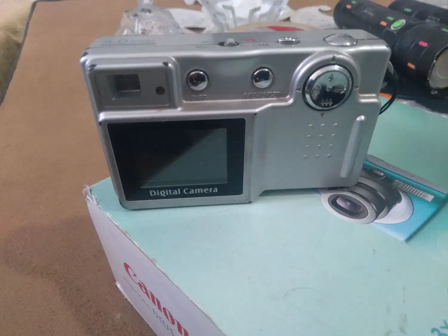 دوربین عکاسی و فیلمبرداری کانون|دوربین عکاسی و فیلم‌برداری|پرند, فاز ۶|دیوار