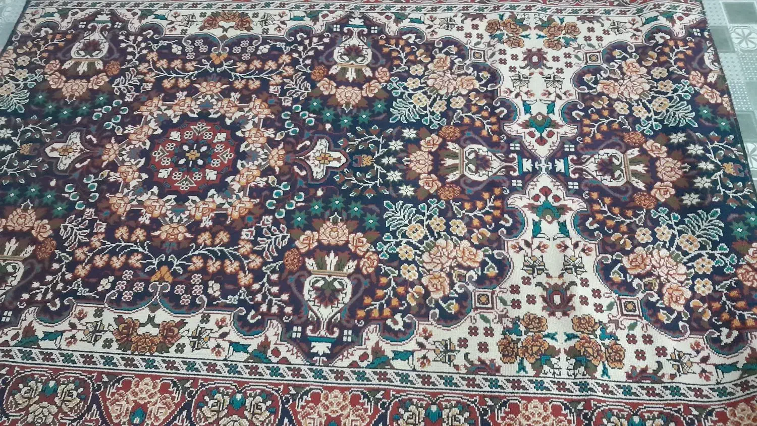 گلیم در حد نو استفاده نشده یک مترو نیم در دو متر|گلیم، جاجیم، گبه|کوهدشت, |دیوار