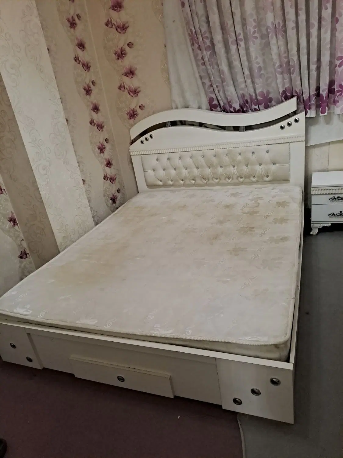 تخت|تخت و سرویس خواب|کرج, کوی مدرس|دیوار