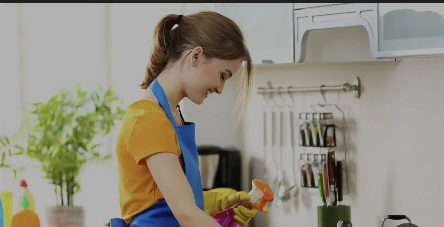 نیازمند خانومی جهت امور منزل|استخدام سرایداری و نظافت|شیراز, راهنمایی|دیوار