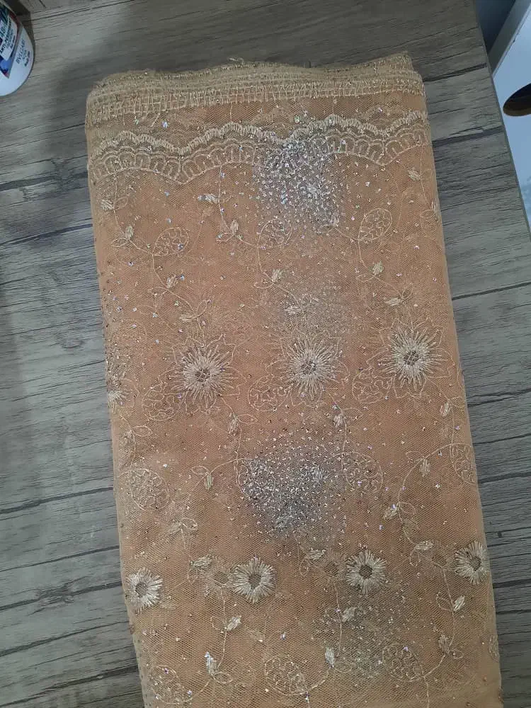 تعدادی پارچه مانتویی،مجلسی،شومیزی،چادری|لباس|رشت, باهنر|دیوار