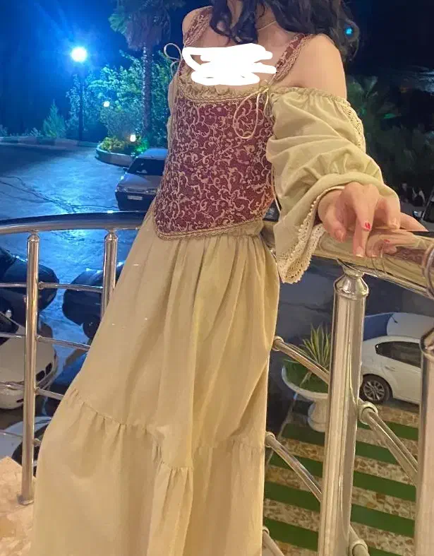 کرست وینتیج|لباس|رشت, دیانتی|دیوار