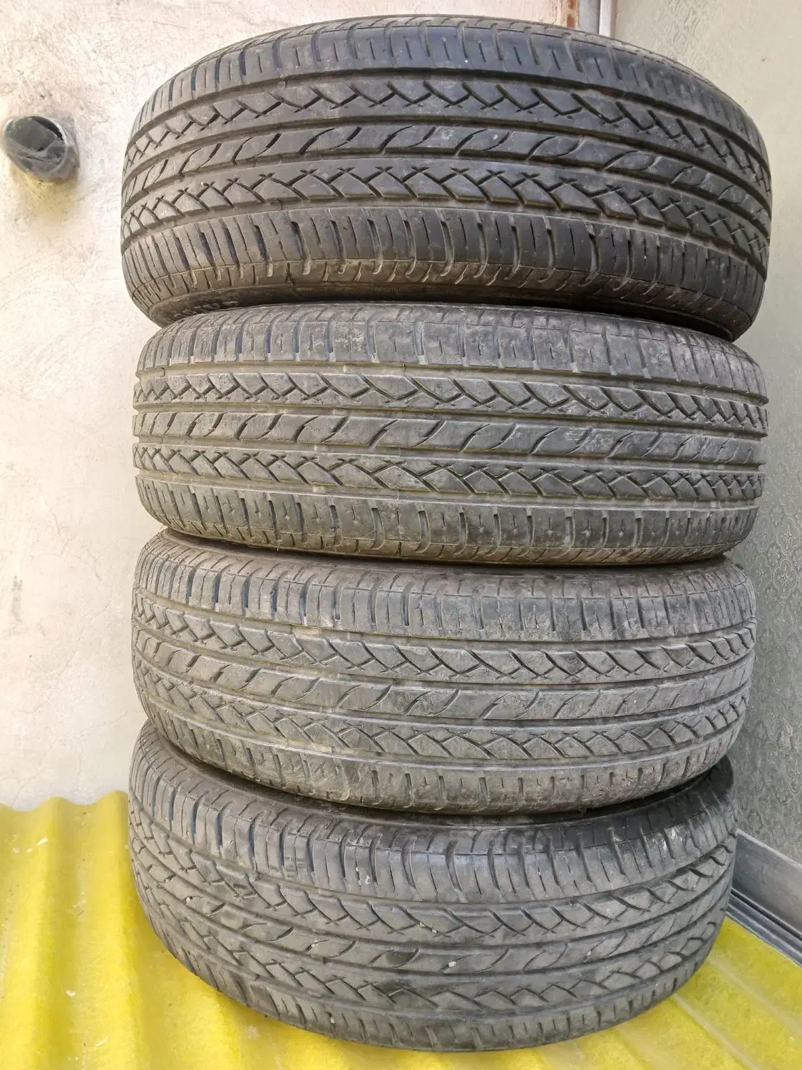 لاستیک بارز ۱۸۵ سایز ۱۵ با فلاب چراغ اریسان|قطعات یدکی و لوازم جانبی|قرچک, زیبا شهر|دیوار