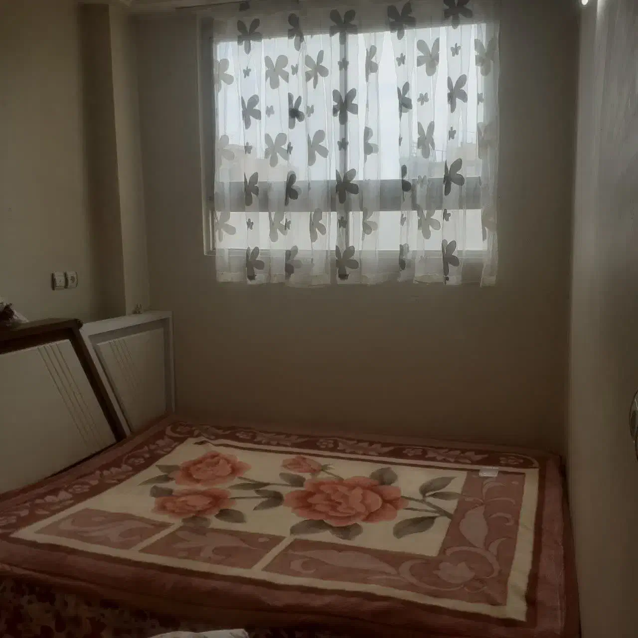 فروش واحد آپارتمان ۷۰ متری طبقه سوم بزرگمهر|فروش آپارتمان|اصفهان, گلزار|دیوار