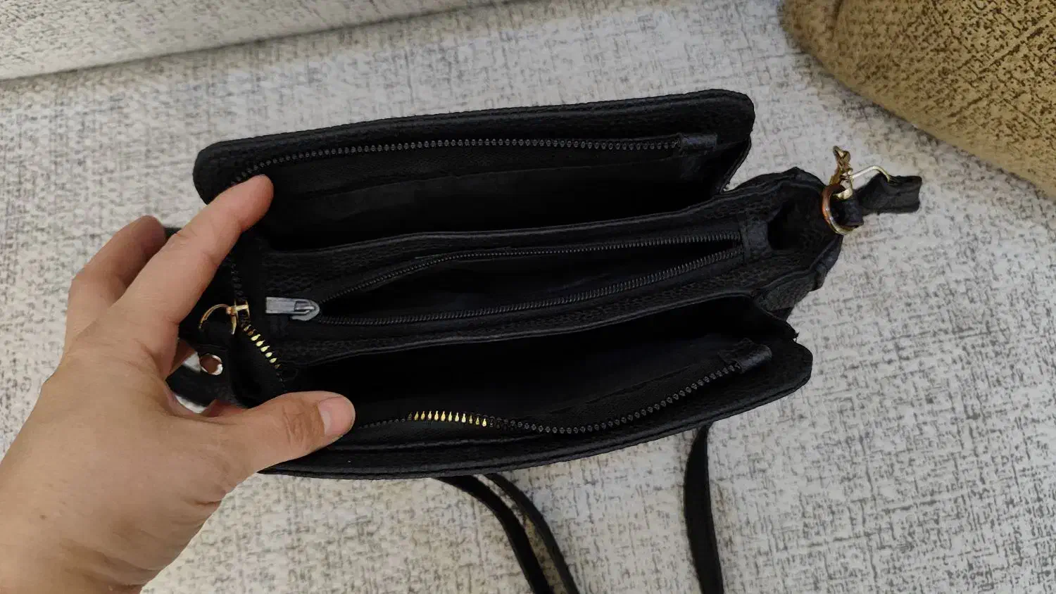 کیف سالم و شیک رنگ کرم و مشکی|کیف، کفش، کمربند|ری, ظهیرآباد|دیوار