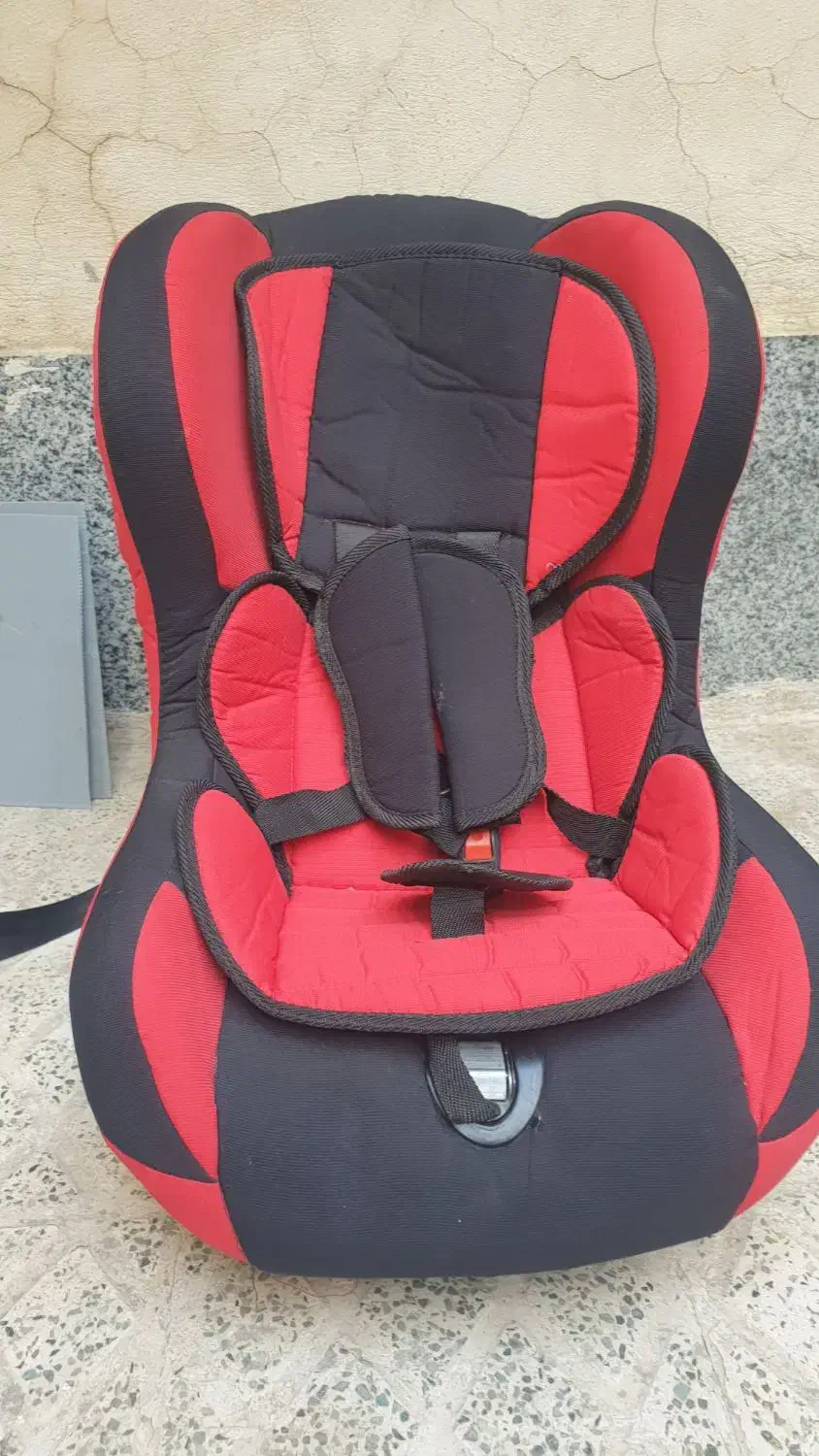 صندلی ماشین کودک درحد نو و تمیز|تخت و صندلی بچه|تهران, شهرک استقلال|دیوار