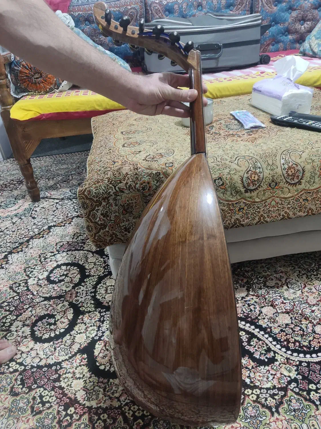 عود زریاب|سازهای سنتی|ایلام, |دیوار