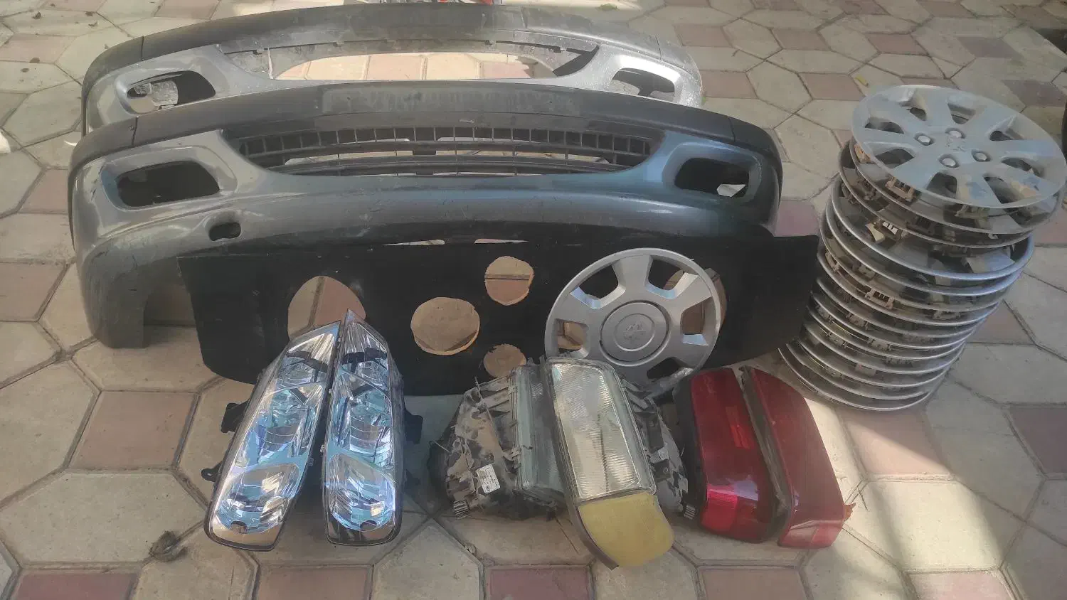 حراج چراغ قالپاق پژو پارس ۴۰۵|قطعات یدکی و لوازم جانبی|شیراز, شهرک مطهری|دیوار