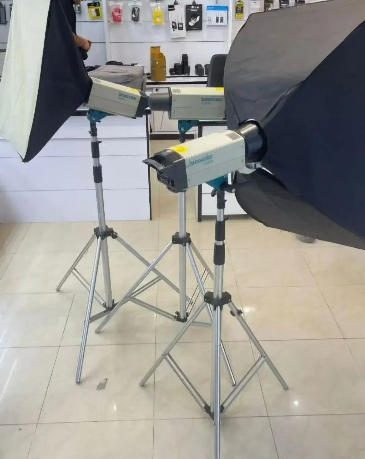 کیت فلاش ۶۰۰ ژول برونکالر سوئیس ست کامل|دوربین عکاسی و فیلم‌برداری|اهر, |دیوار