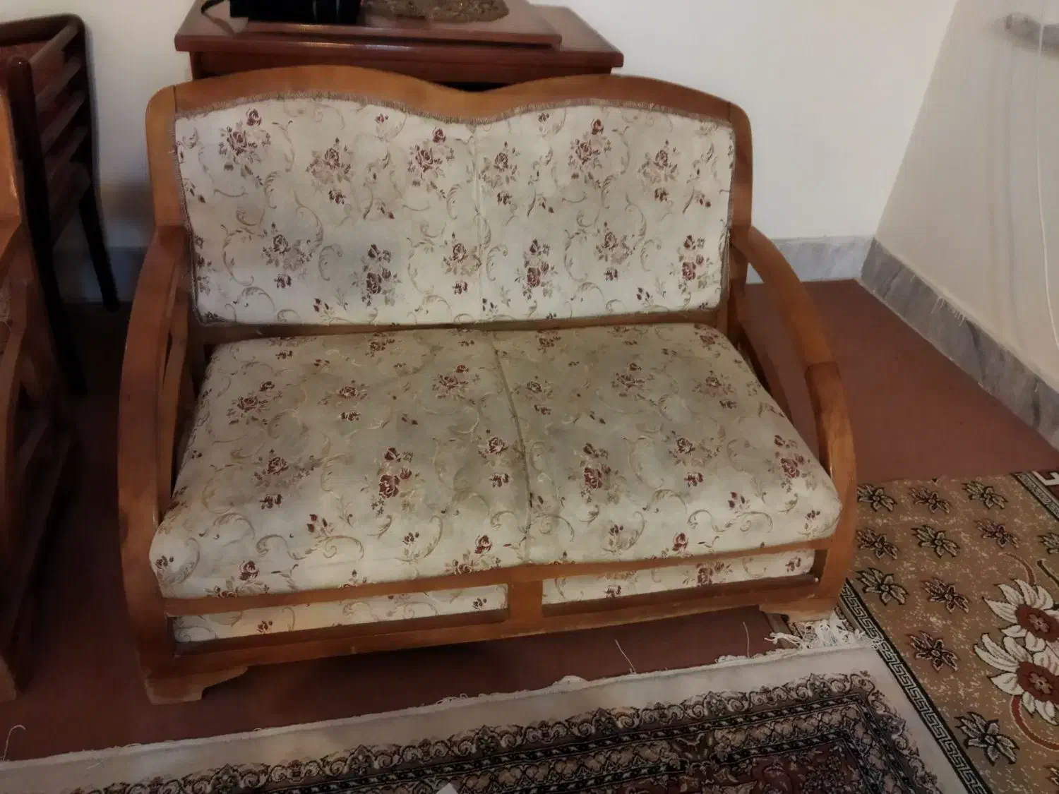 مبل قدیمی چوب اصل|مبلمان خانگی و میز عسلی|اسفراین, |دیوار