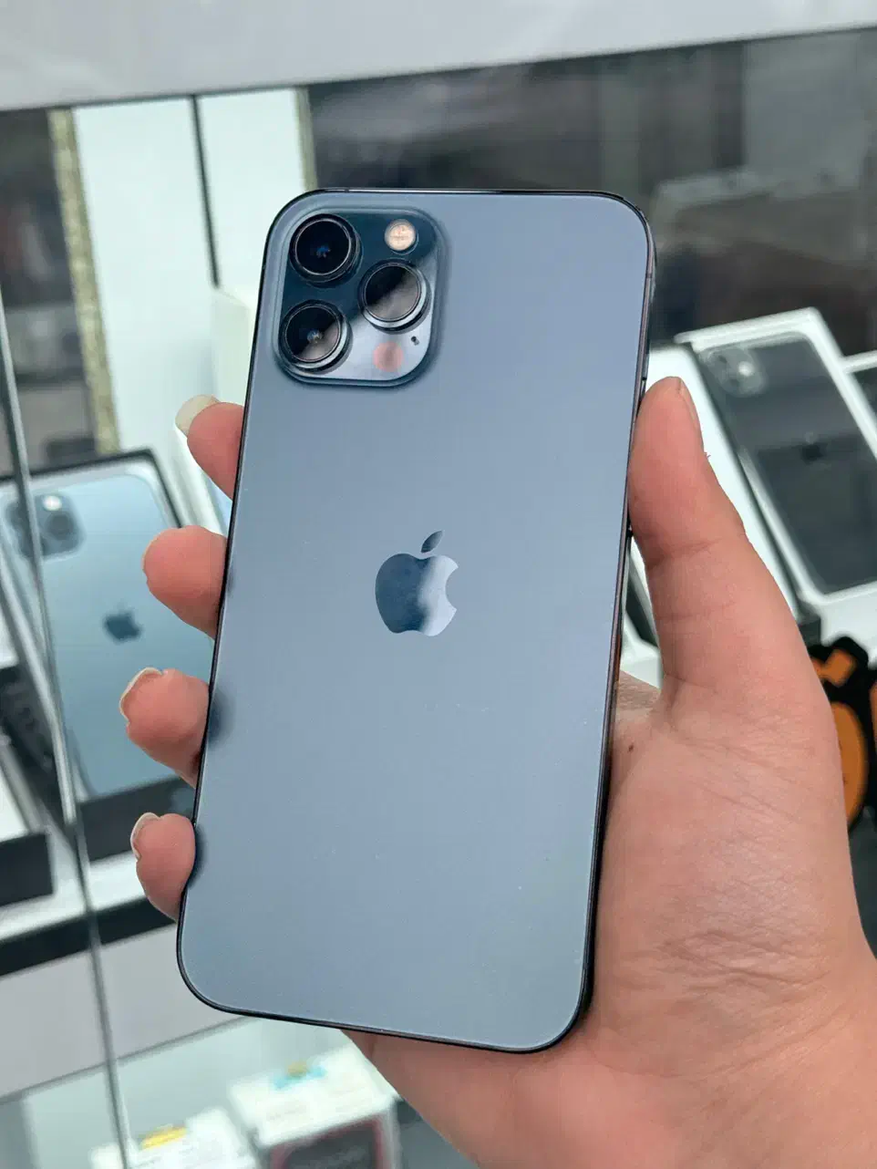 iphone 12 pro max ۱۲ پرو مکس|موبایل|رشت, باهنر|دیوار