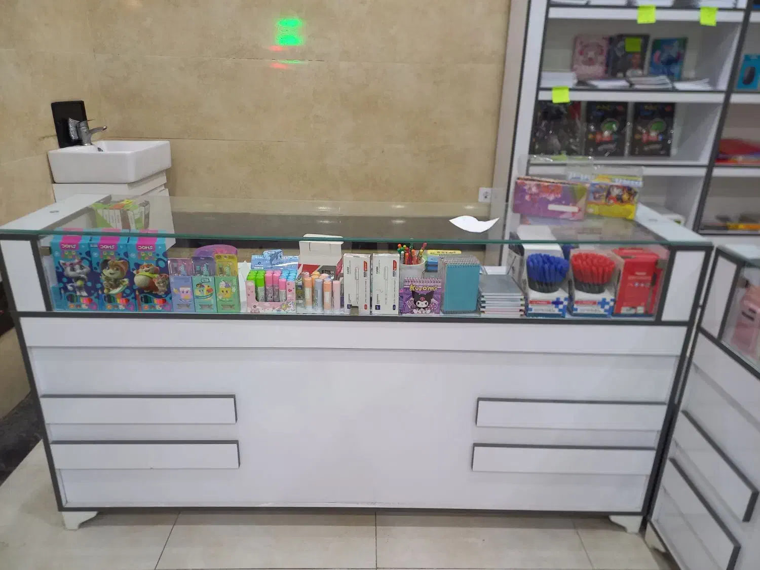 پیشخوان و کمد چوبی کاملا نو|فروشگاه و مغازه|تهران, تهرانسر مرکزی|دیوار