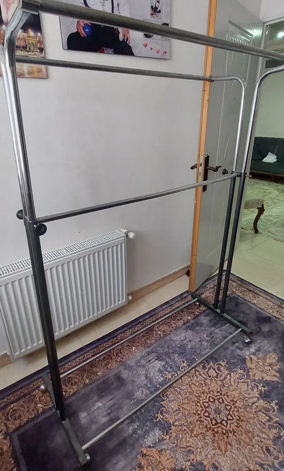 رگال لباس|بندرخت و رخت‌آویز|اسلام‌شهر, مطهری|دیوار