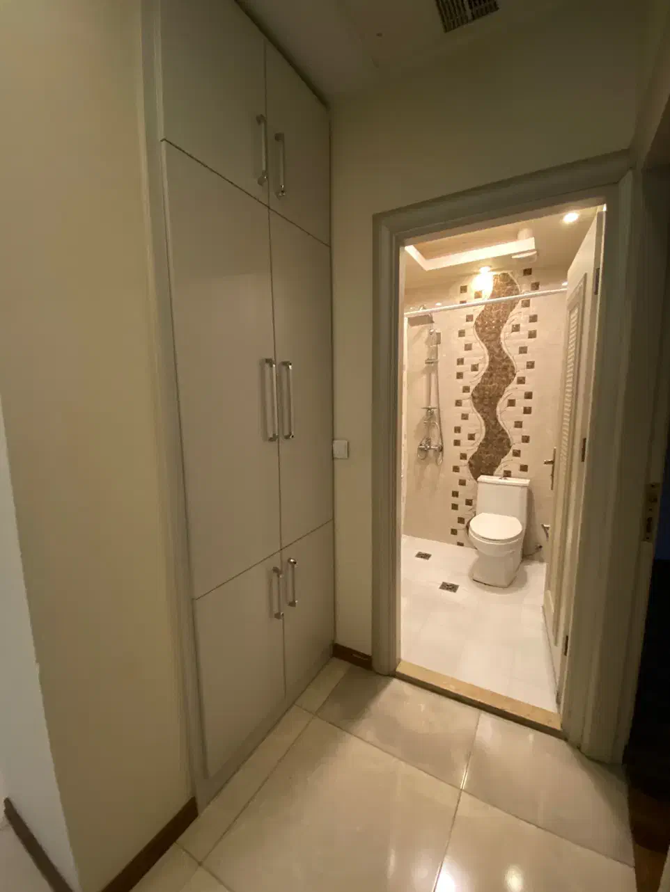 میدان قبا۱۱۳متر۲خواب سالن بزرگ لوکیشن تاپ