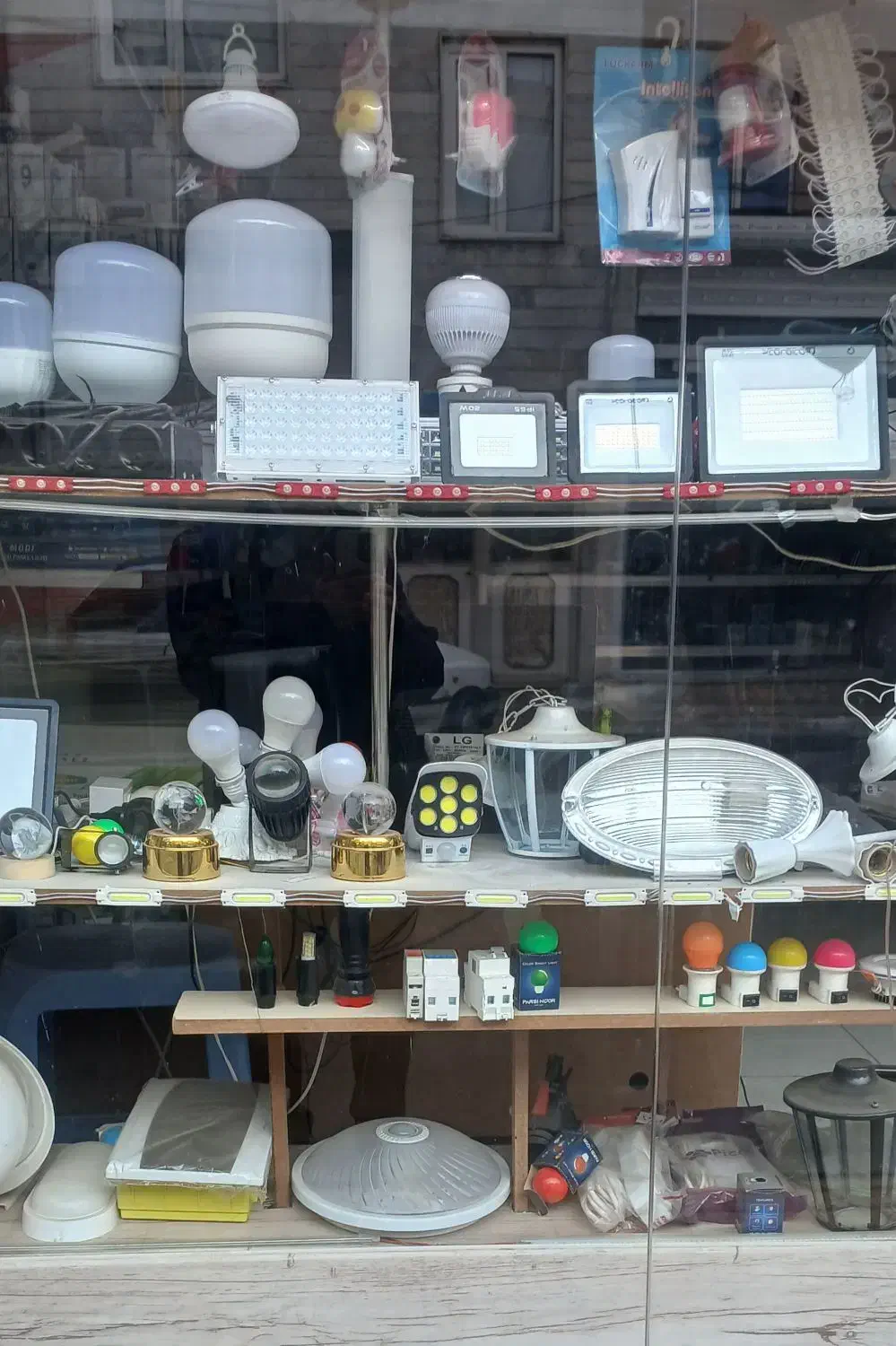 فروش فوری لوازم برق روشنایی الکتریکی|لامپ و چراغ|الوند, |دیوار