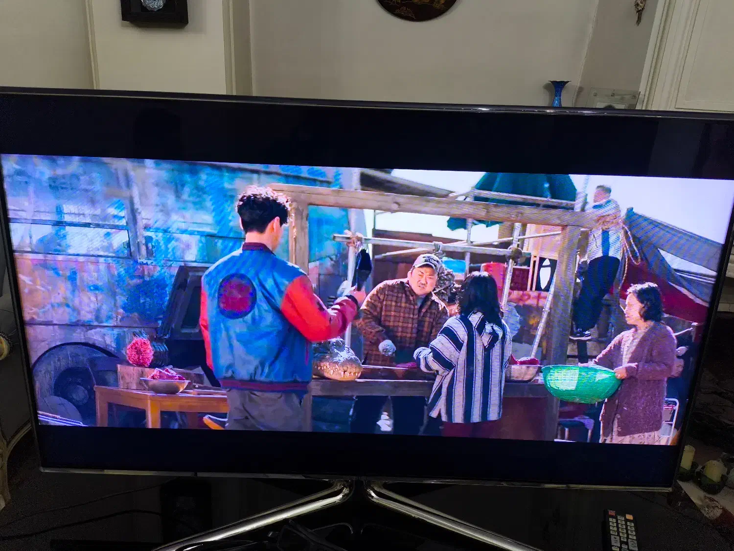 تلویزیون با عینک و میز فول اچ دی سامسونگ ۴۶ اینچ|تلویزیون و پروژکتور|تهران, شادمان|دیوار