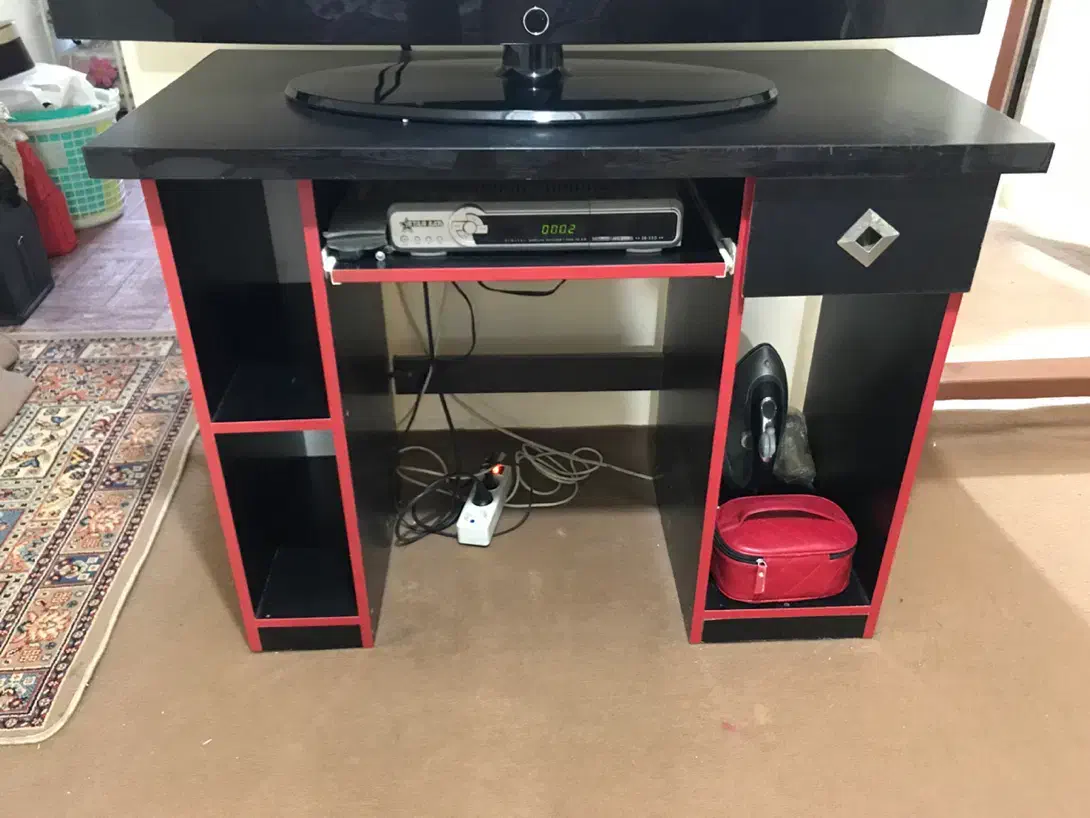 فروش میز تحریر بسیار تمیز|میز تحریر و کامپیوتر|لنگرود, |دیوار