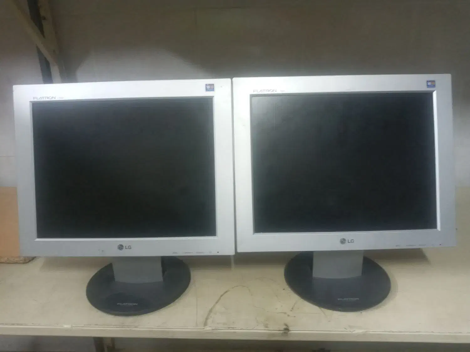 مانیتور تخت ال جی ۱۵ اینچ|قطعات و لوازم جانبی رایانه|اصفهان, باب الدشت|دیوار