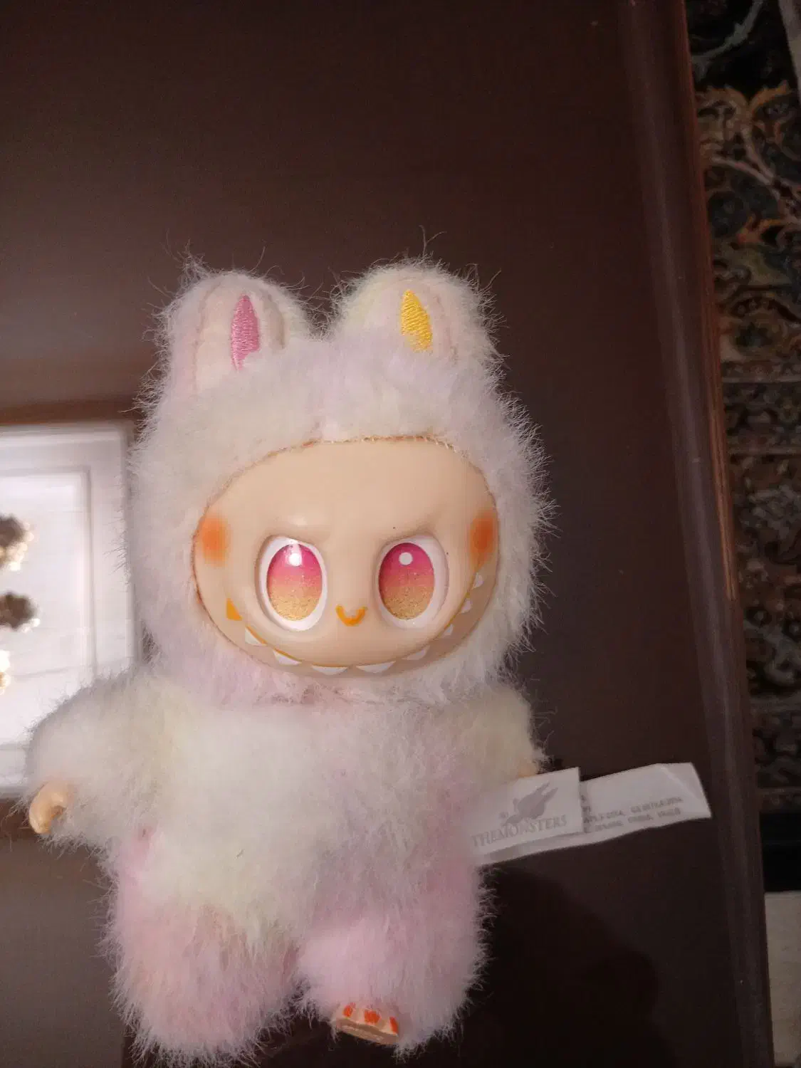 عروسک لبوبو|اسباب‌‌بازی|رباط‌کریم, رباط‌کریم|دیوار