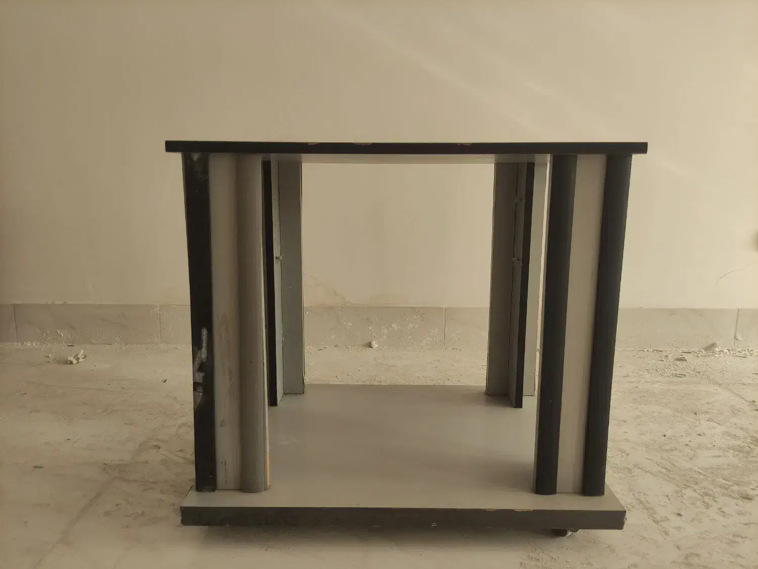 میز سالم دارای چهار چرخ سالم|میز تحریر و کامپیوتر|قم, بلوار امین و ساحلی|دیوار