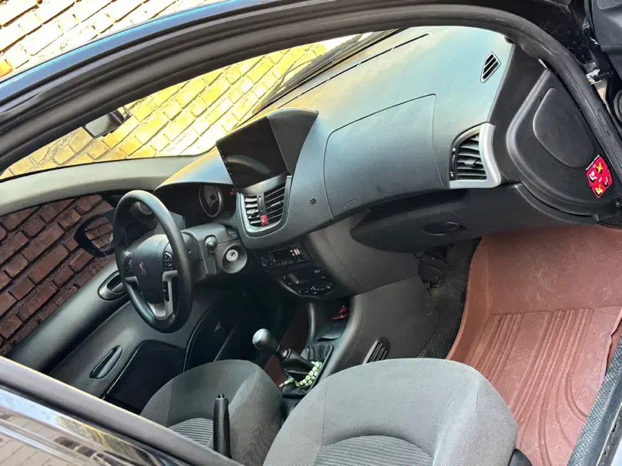 207i 1402|خودرو سواری و وانت|خرم‌آباد, |دیوار