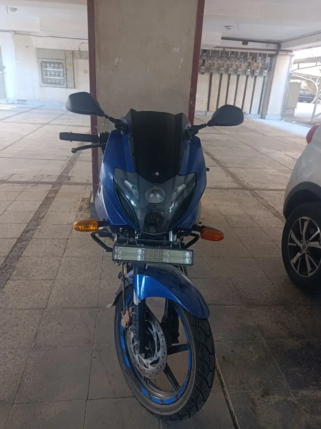 موتور پالس 220|موتورسیکلت|اندیشه, اندیشه فاز ۵|دیوار