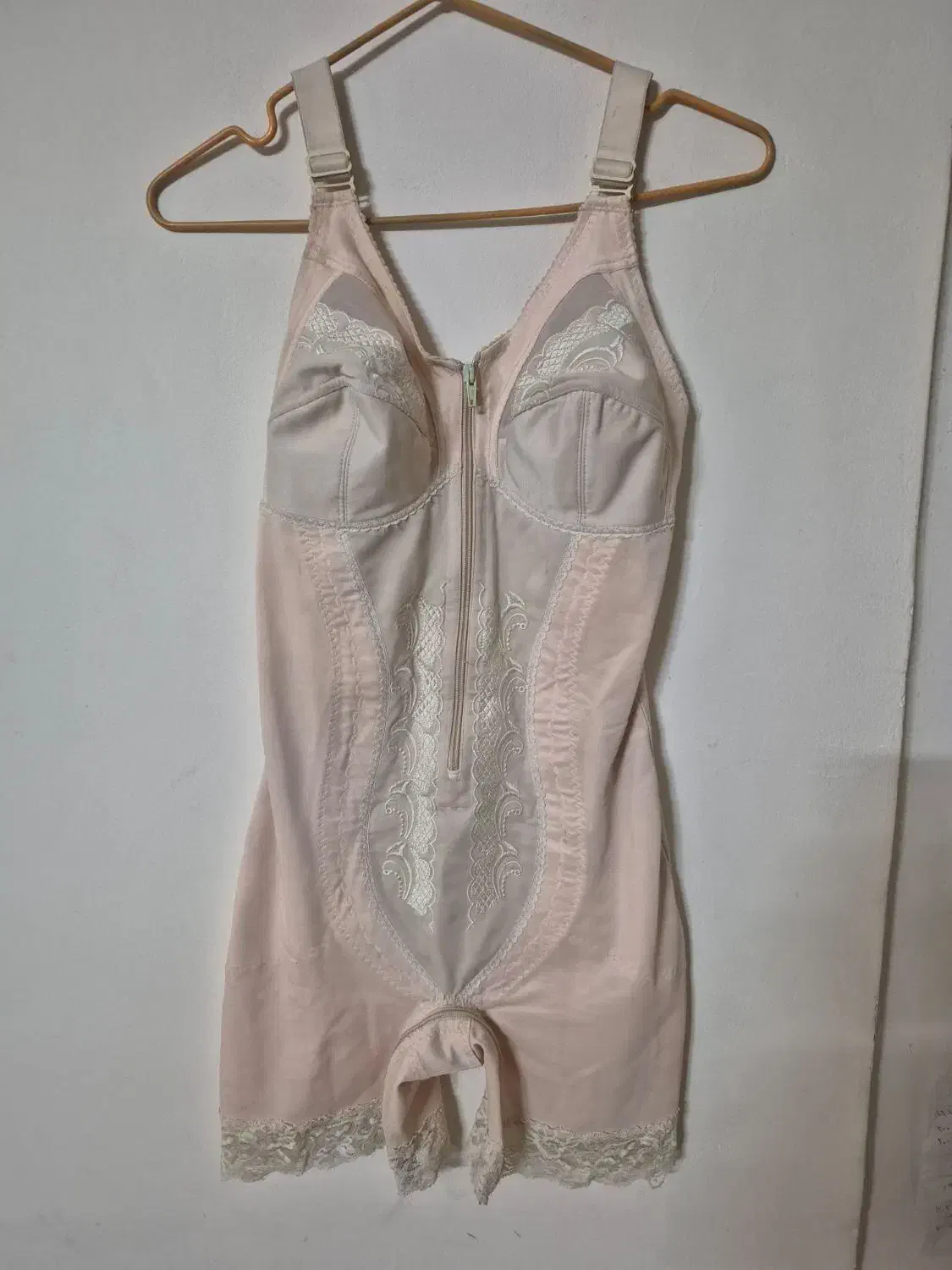 گن سالم|لباس|لنجان, |دیوار