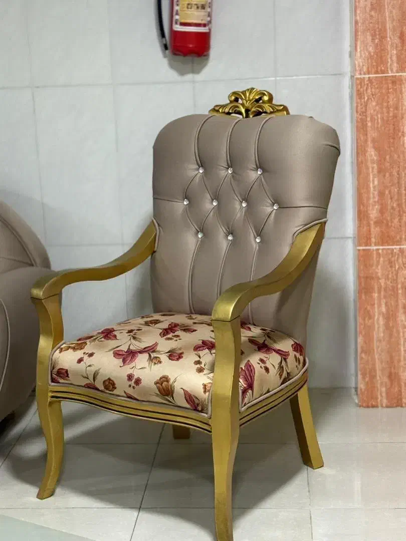 مبل نیم ست کلادرحدنوهمراه با۴عددمیز۲تاعسلی و ۲بزرگ|مبلمان خانگی و میز عسلی|تبریز, |دیوار