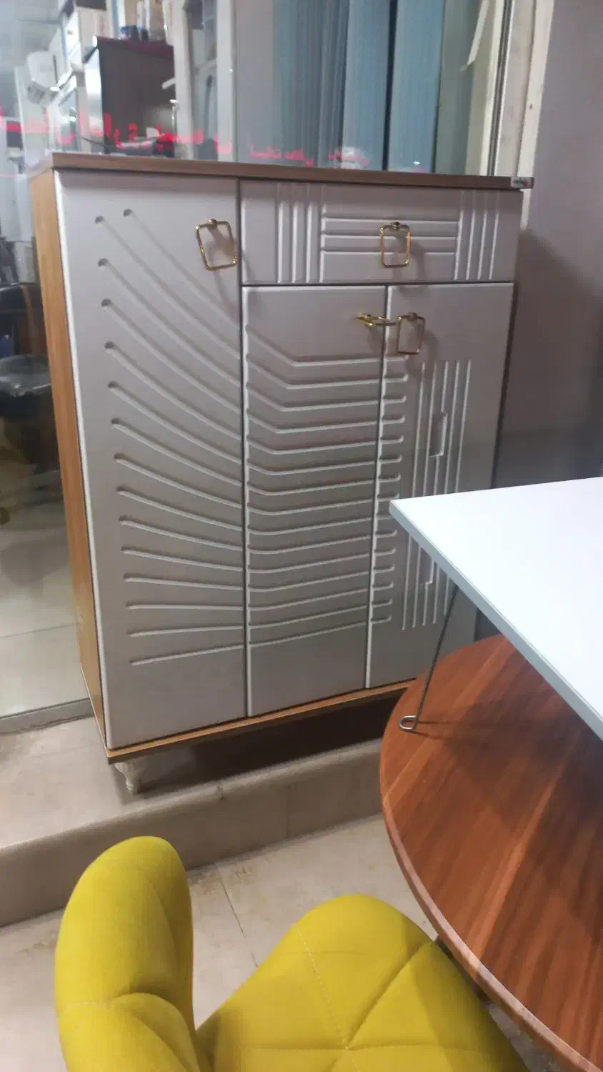 جاکفشی شرکتی کلیه اجناس حراج|جاکفشی، کمد، دراور|بندرعباس, |دیوار