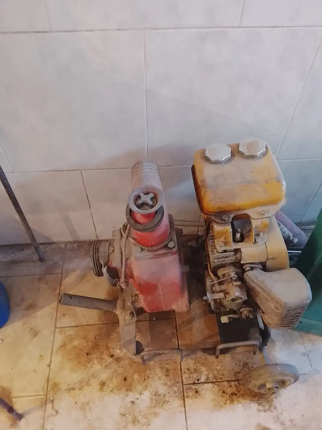 تانکر و درب آهنی و موتور آب برای باغ وقفسه قنادی|مصالح و تجهیزات ساختمان|ارومیه, |دیوار