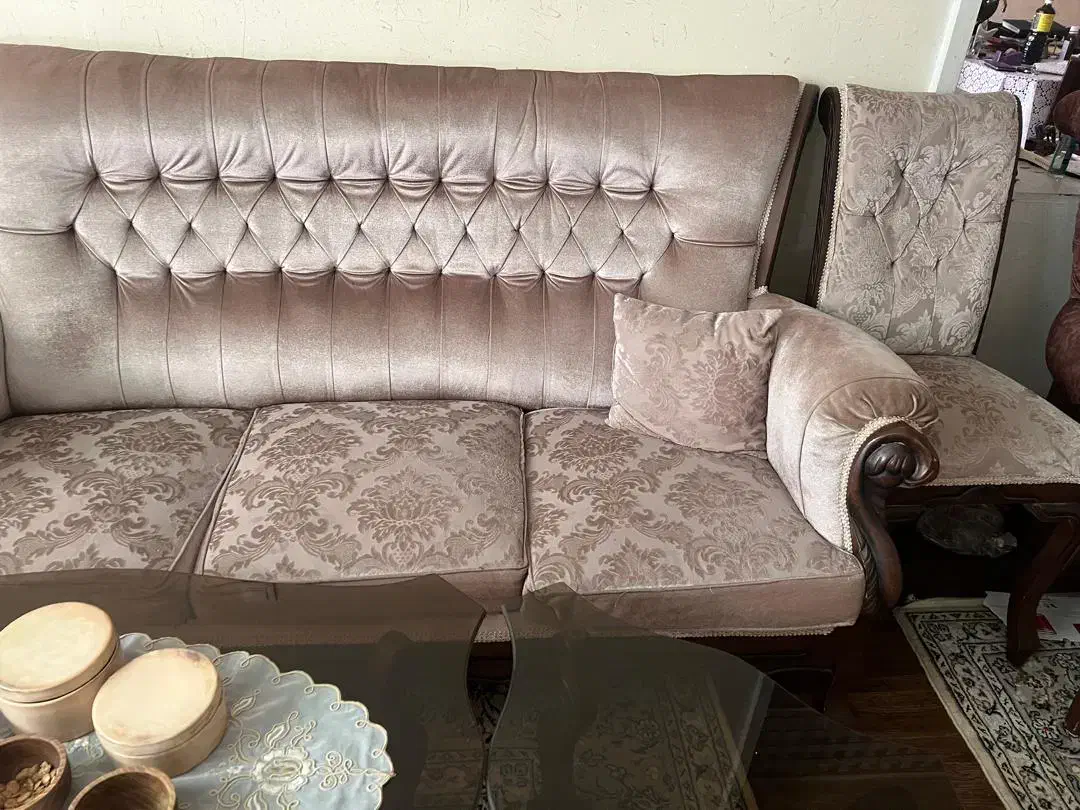 مبلمان ۷ نفره یا دو صندلی میزبان|مبلمان خانگی و میز عسلی|تهران, شیخ هادی|دیوار