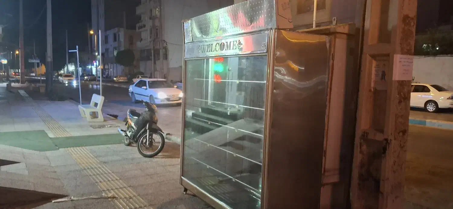 ویترین خیلی جا دار|بوفه، ویترین، کنسول|بوشهر, |دیوار