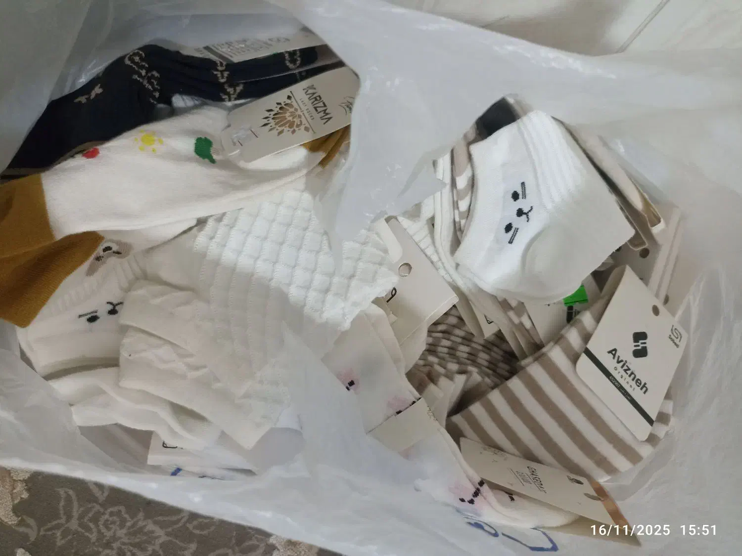 جوراب زنانه|لباس|نیشابور, گنبد سبز|دیوار