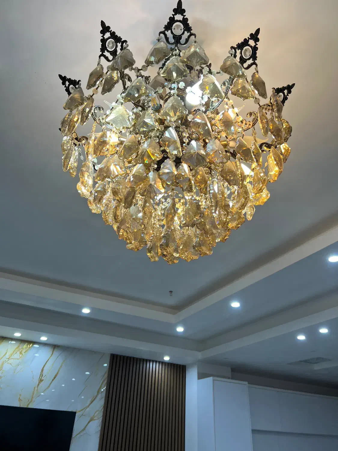 لوستر برنجی|لوستر و چراغ آویز|قرچک, دانشگاه پیام نور قرچک|دیوار