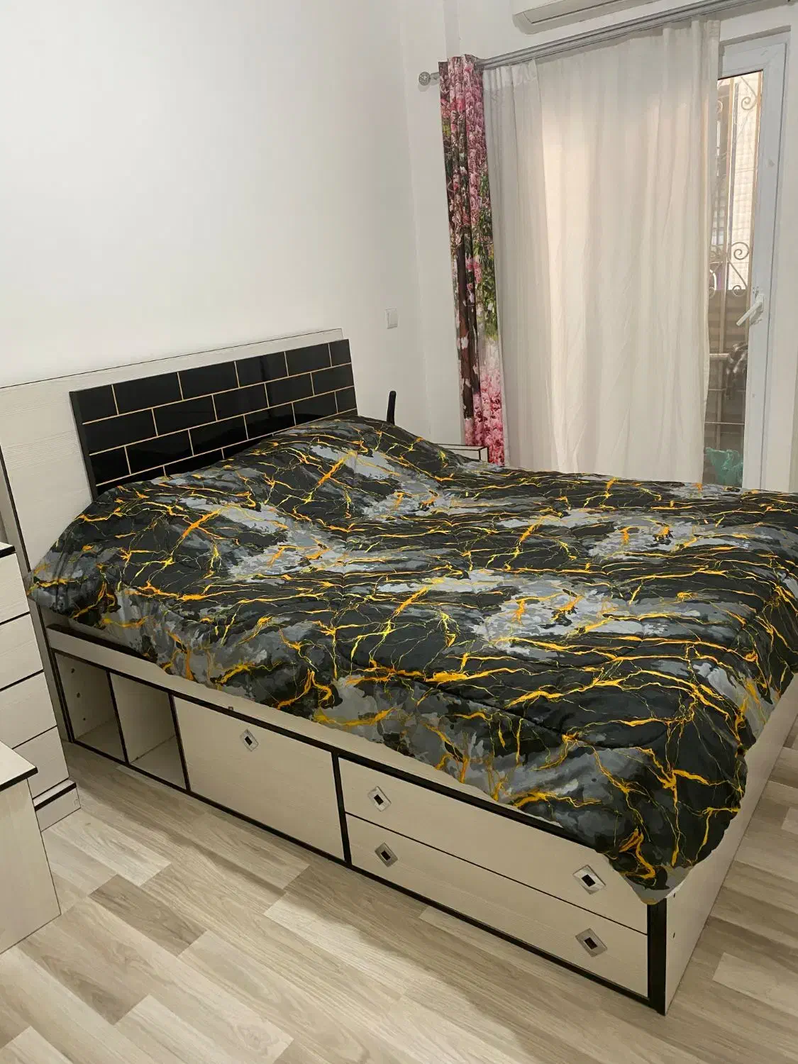 سرویس خواب همراه پاتختی و دراور|تخت و سرویس خواب|لاهیجان, گلستان|دیوار