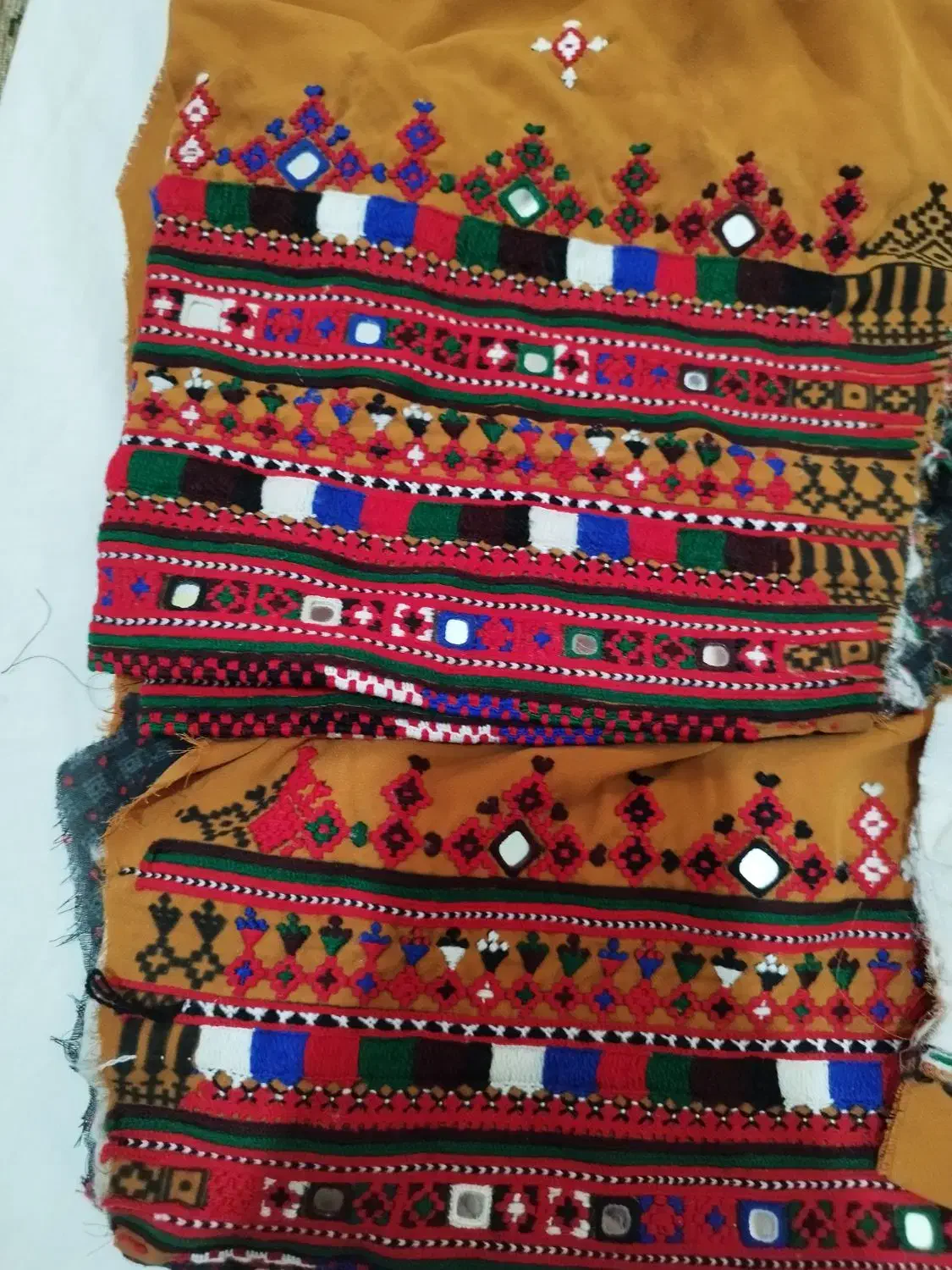 فروشیدوختتمیز.صاف|لباس|بمپور, |دیوار