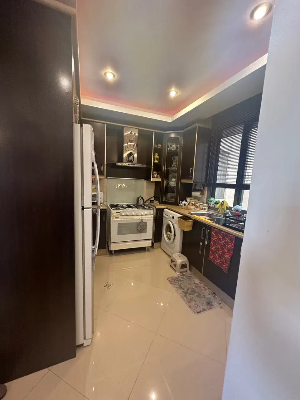 ۱۰۰متر ۲خواب با امکانات، قلهک (یخچال)